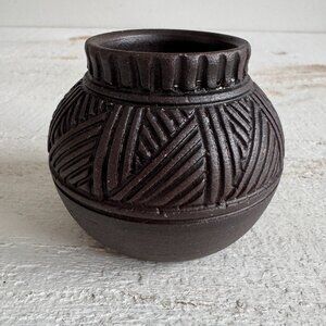 Small Vintage Talking Earth Pottery Vase - Mohawk Six Nations Vessel